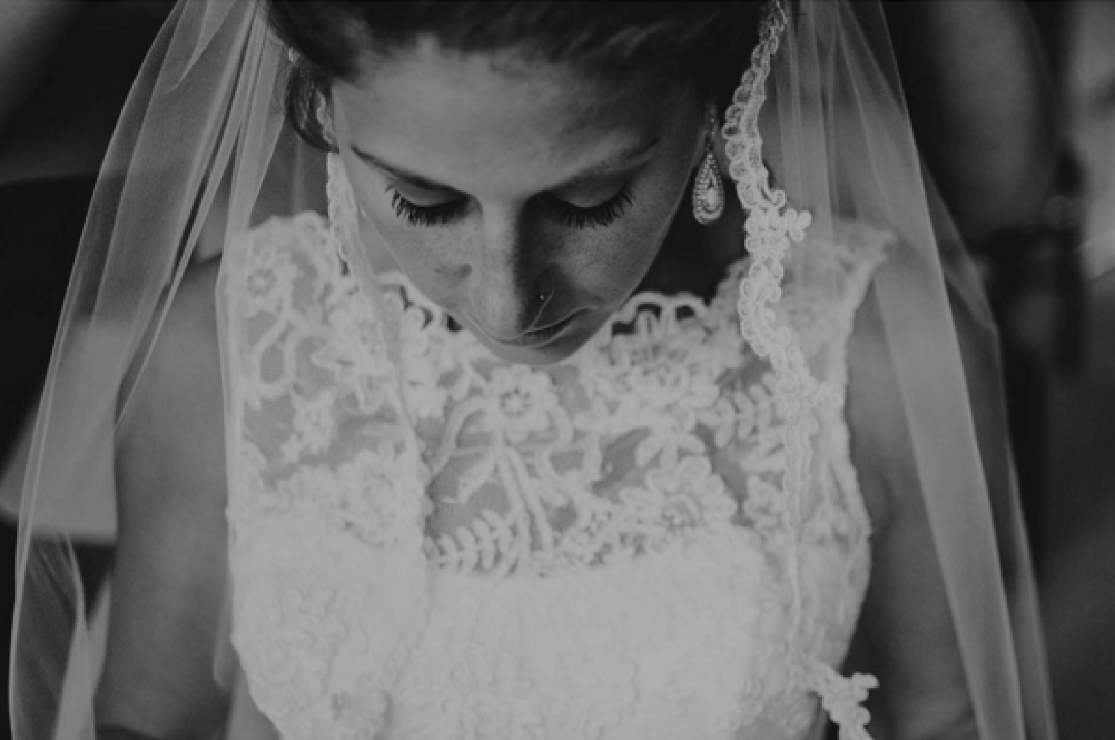 bride with gorgeous veil