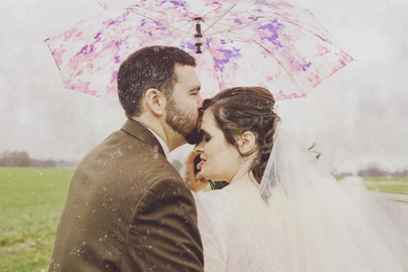 kissing under umbrella