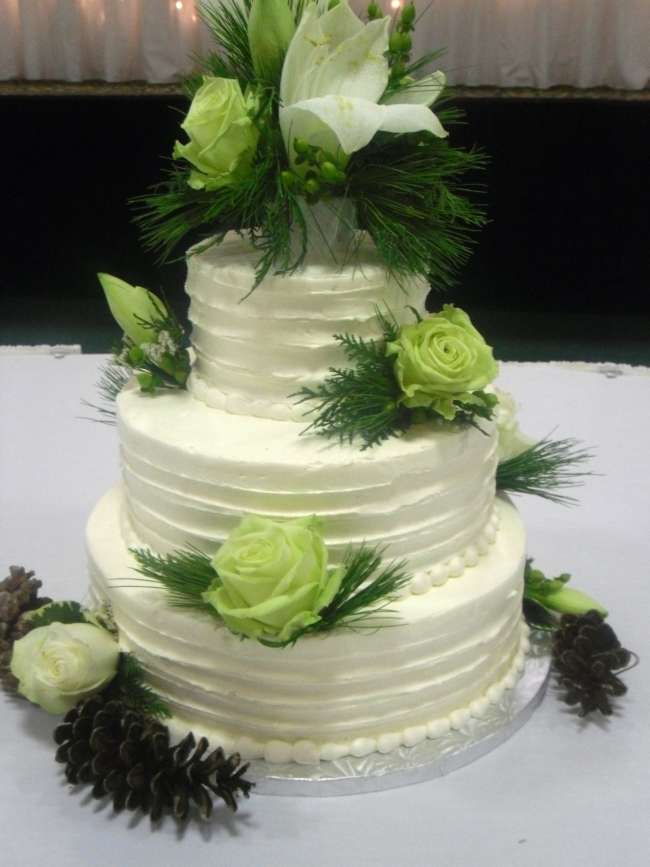 3-tiered white wedding cake