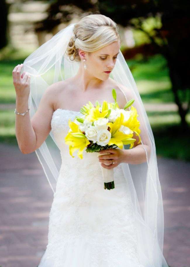 Bride with Yellow and White Bouquet