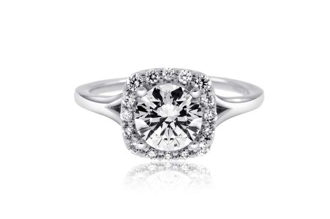 Engagement Ring With Round Diamond
