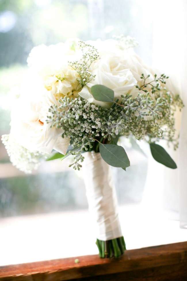Bouquet of White Roses & Baby's Breath