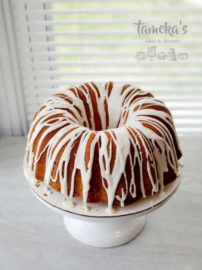 Sour Cream Pound Cake w/Vanilla Glaze