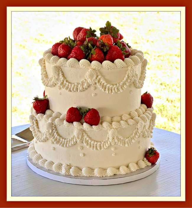 Strawberry wedding cake, classic, vintage