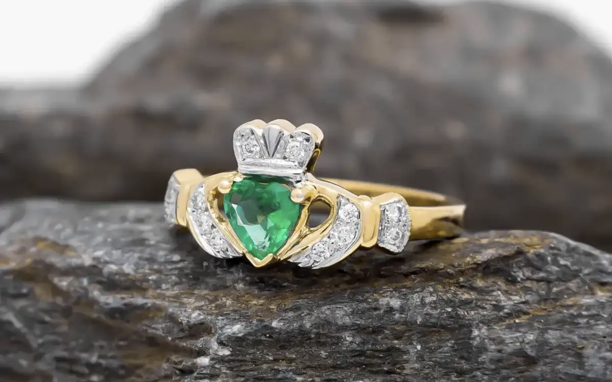 A Complete Guide to Buying a Claddagh Ring – The Irish Jewelry Company's  Blog