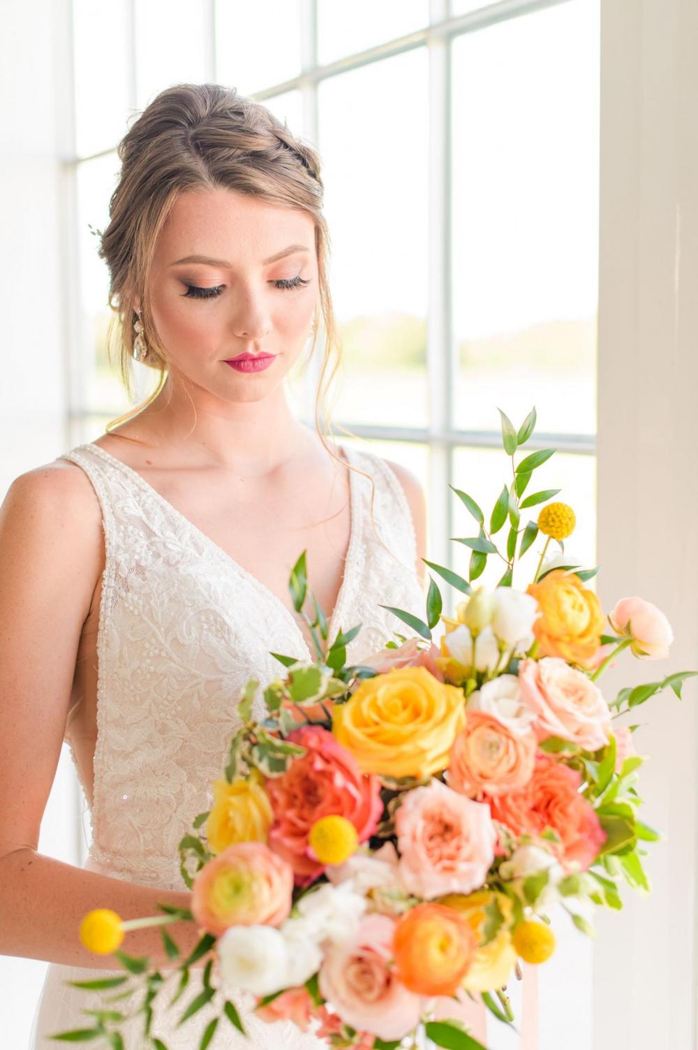 Jump in to Summer Colors in this Bold Citrus-Inspired Style Shoot ...