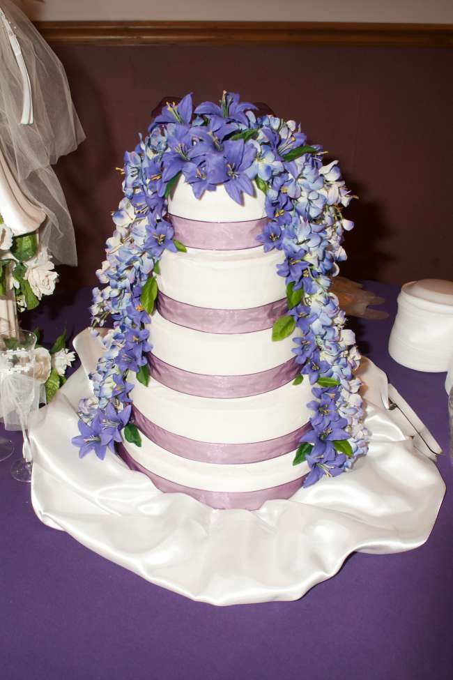 Five-Tiered Cake With Cascading Lilies