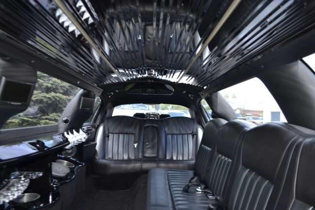 Luxury Lincoln Town Car Limousine