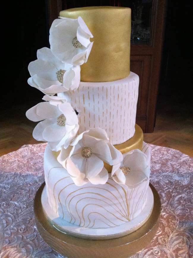 White & Gold Three-Tiered Cake 